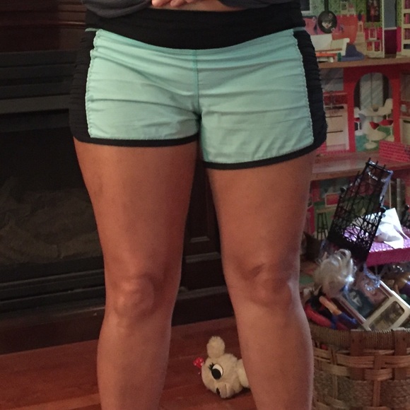 size 8 lululemon shorts
